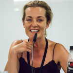 Regisseurin und Schauspielerin Christiane Mudra spricht über ihr Überwachungsprojekt „YoUturn“. Foto: Sebastian Stahlke