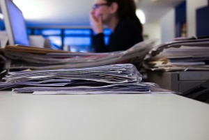 Viele Daten, mit denen Behörden immer noch arbeiten, existieren nur auf Papier. (Bild: Flickr/Jaypeg)