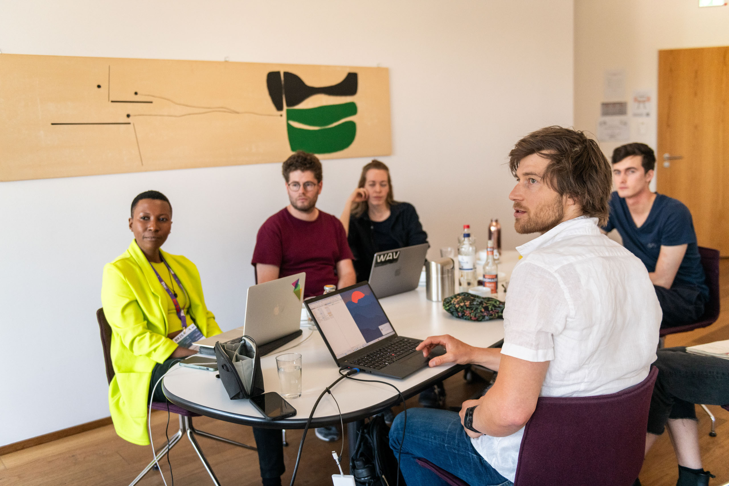Workshop für unsere GROW-Stipendiat*innen am Donnerstag mit Simon Hurtz. (Foto: Nick Jaussi)