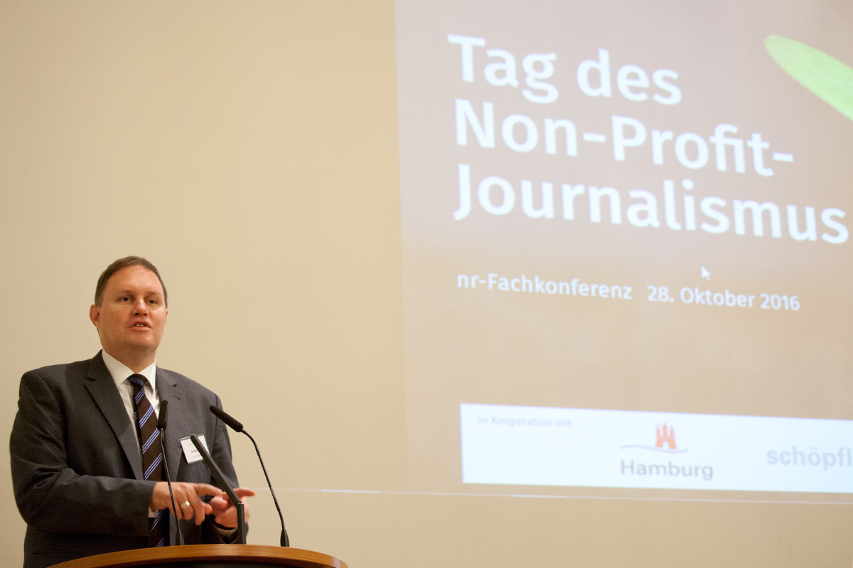 Dr. Carsten Brosda (Staatsrat für Medien und Digitales, Freie und Hansestadt Hamburg) begrüßt die Teilnehmer und Referenten