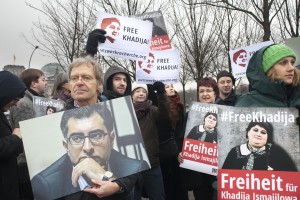 Freiheit für Khadija Ismayilova, Anar Mammadli und andere Journalisten und Menschenrechtsaktivisten forderten wir auf der Demo for dem Kanzleramt.