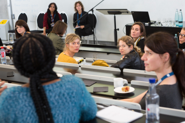 190928-GIJC-1245-lecture-Hall-150-women-networking-0003-nina-weymann-schulz