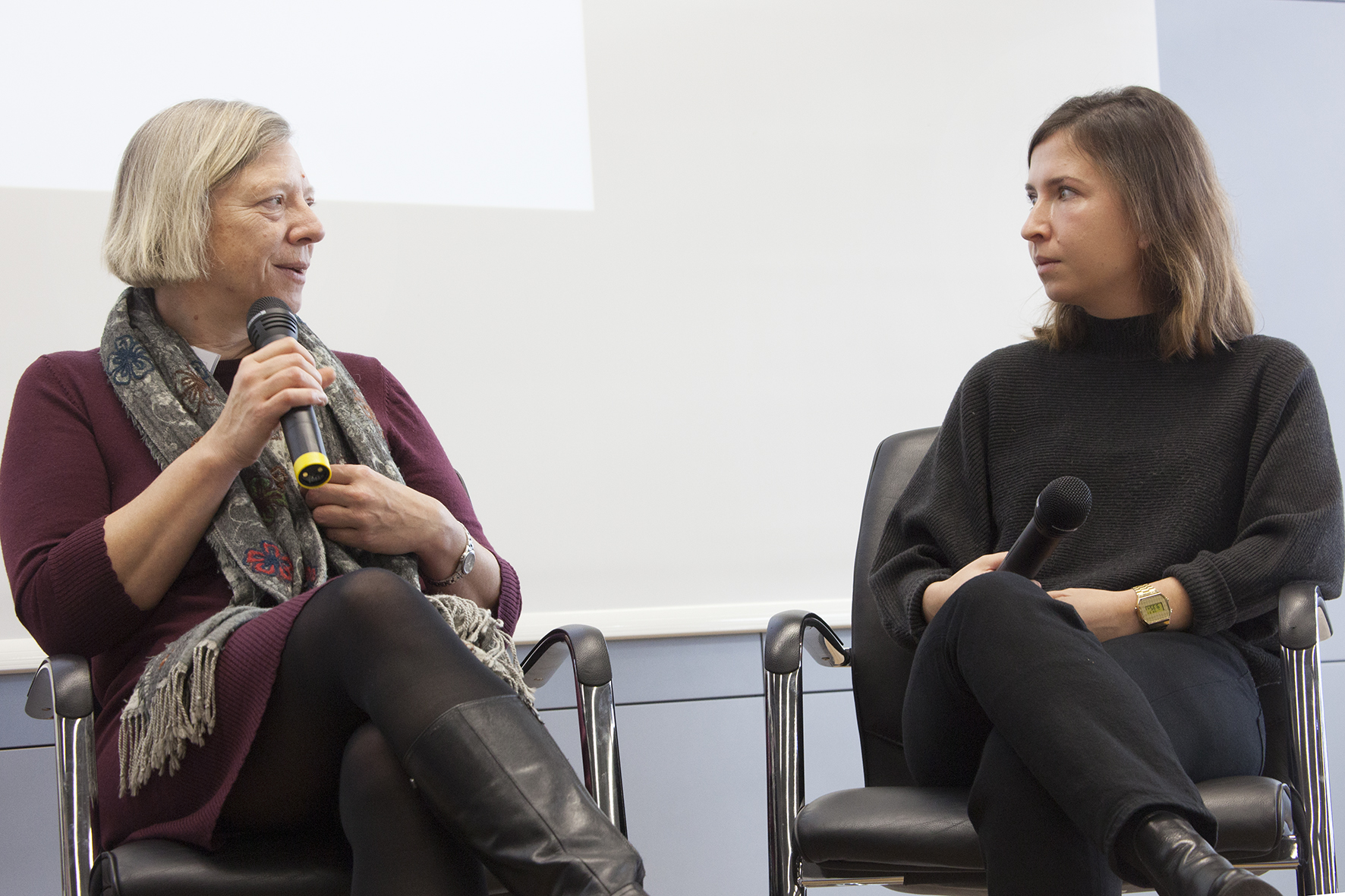 Jayde Nikolning yalangoch eshagi