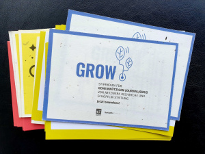 Grow-Postkarten auf einem Stapel